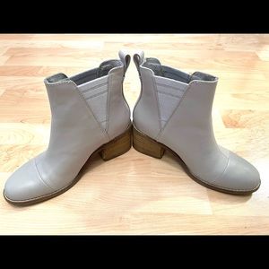 Toms Light Gray/Silver Booties